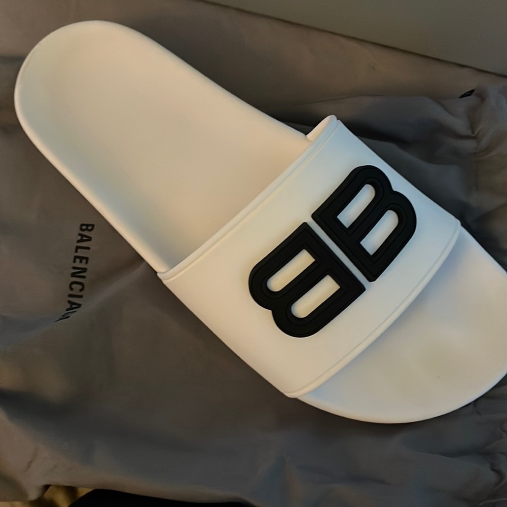 Balenciaga slides. Almost new. Only worn twice. Size 7 men - works 4 women size9